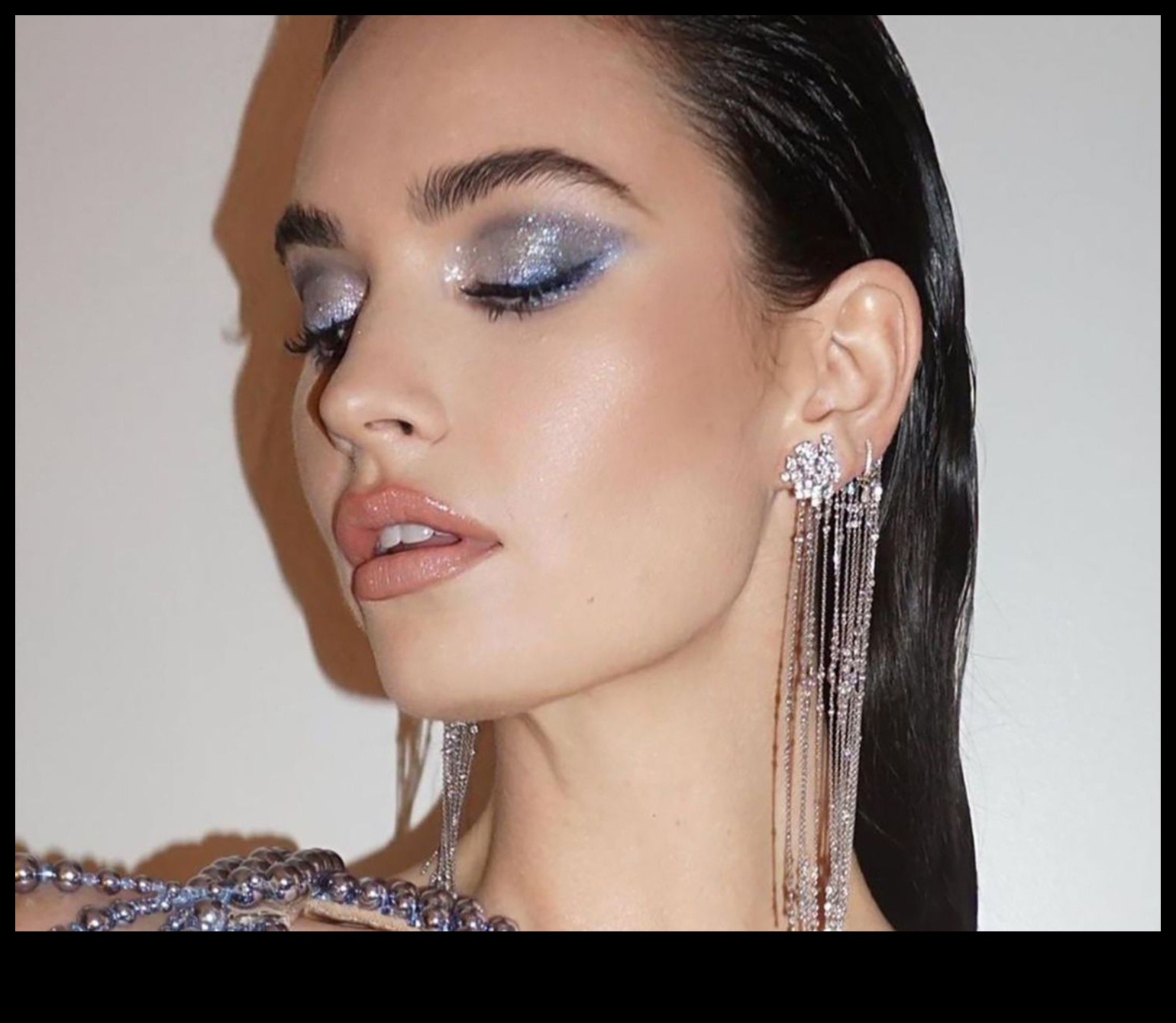 Is Your Party Makeup on Trend ένας οδηγός για τα πιο πρόσφατα στυλ ομορφιάς 1 Είναι το μακιγιάζ για το πάρτι σας στην τάση; Περιήγηση στα πιο πρόσφατα στυλ ομορφιάς