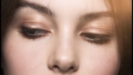 Από το γραφείο στο δείπνο: Μεταβαίνοντας το φυσικό μακιγιάζ σας για Evening Glam